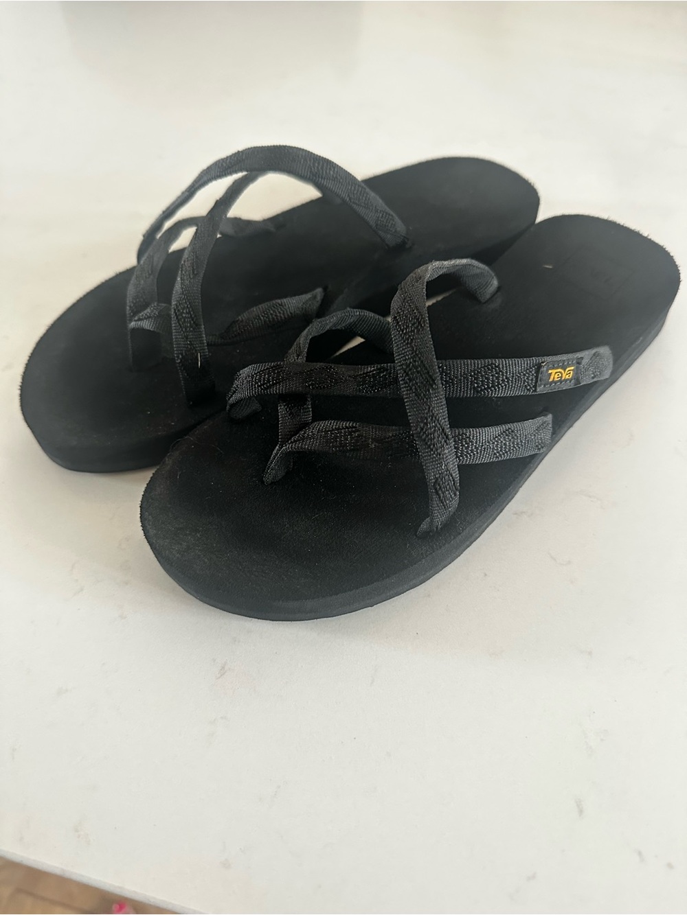 Women's Teva Olowahu Flip-Flops. Size 8